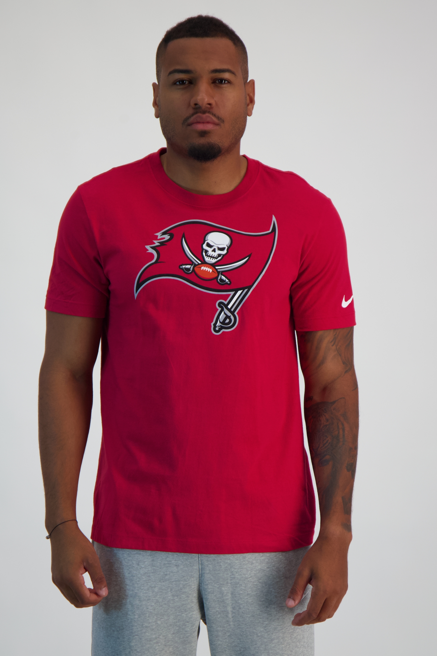 Image of Nike Tampa Bay Buccaneers Logo Essential Herren T-Shirt Rot, Herren, Größe: S
