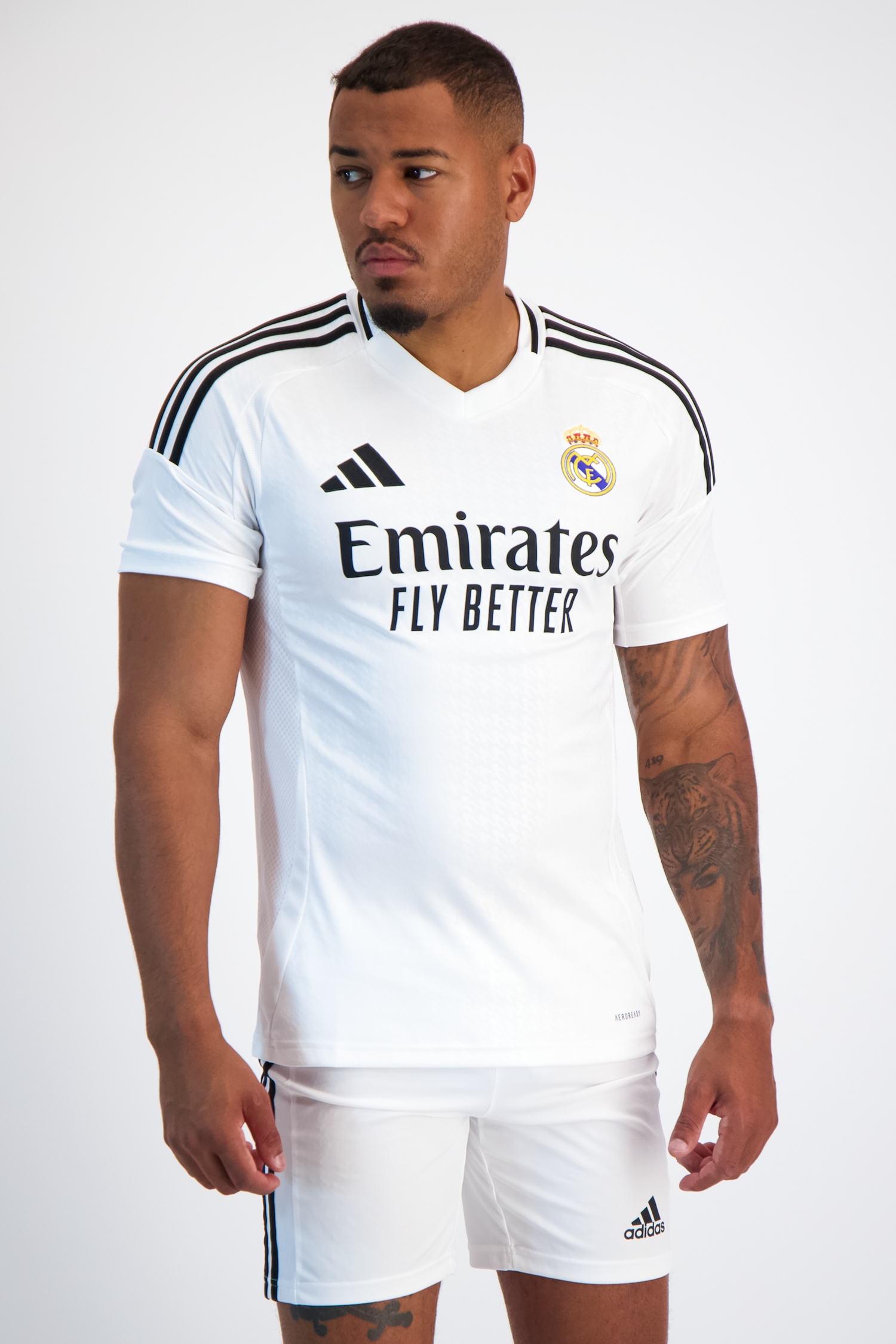 Image of adidas Real Madrid Home Replica Herren Fussballtrikot 24/25 Weiss, Herren, Größe: XL