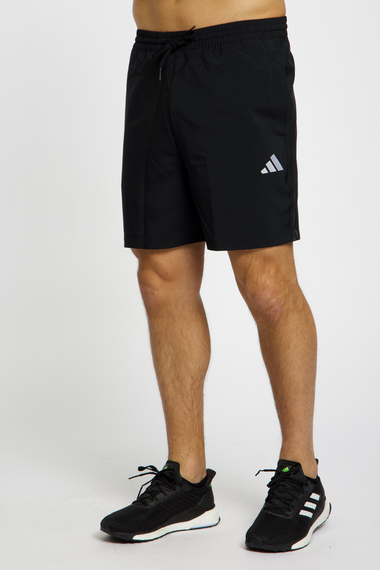 Image of adidas Essentials Small Logo Chelsea Herren Short Schwarz, Herren, Größe: L