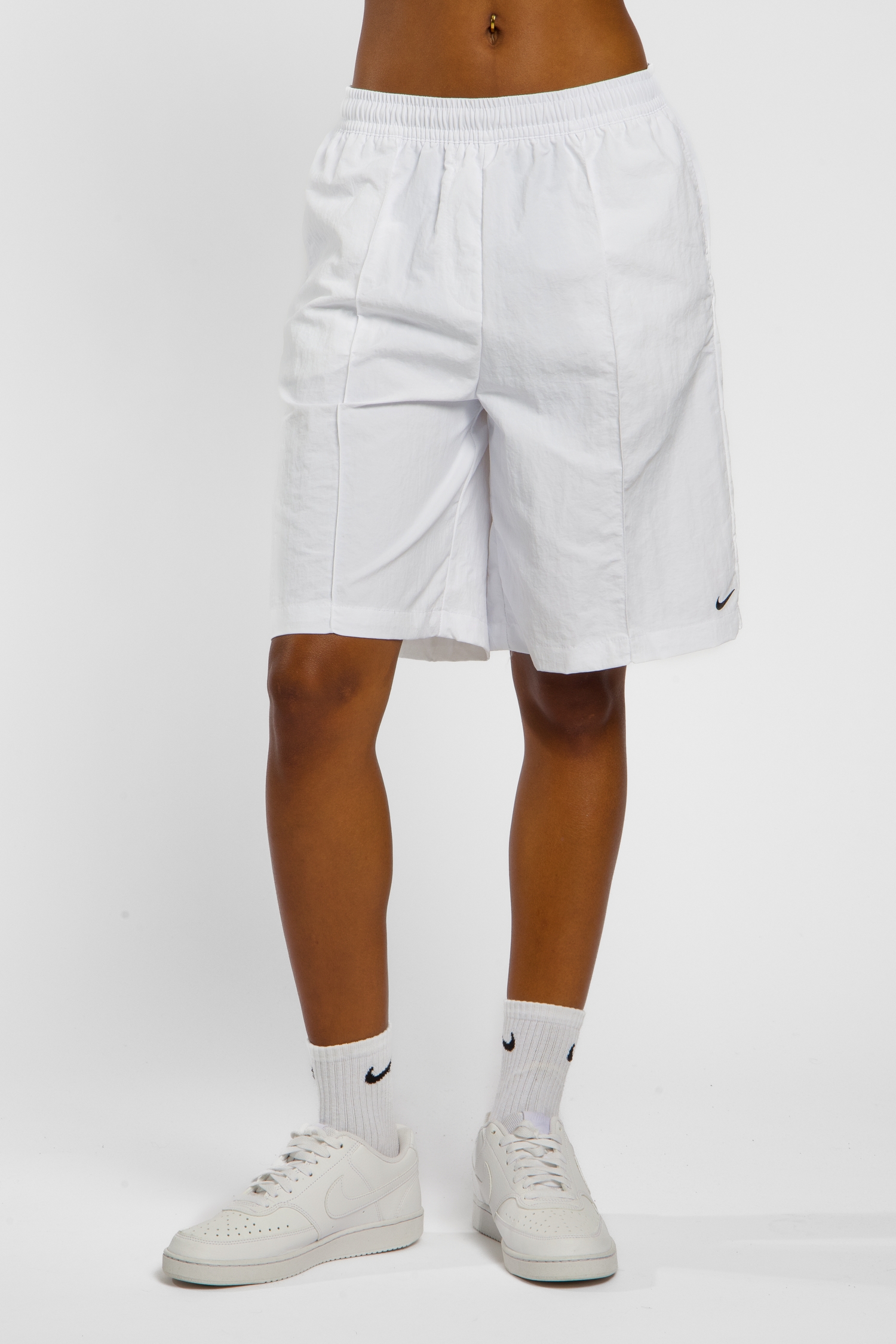 Image of Nike Everything Wovens 9 Inch Damen Short Weiss, Damen, Größe: M