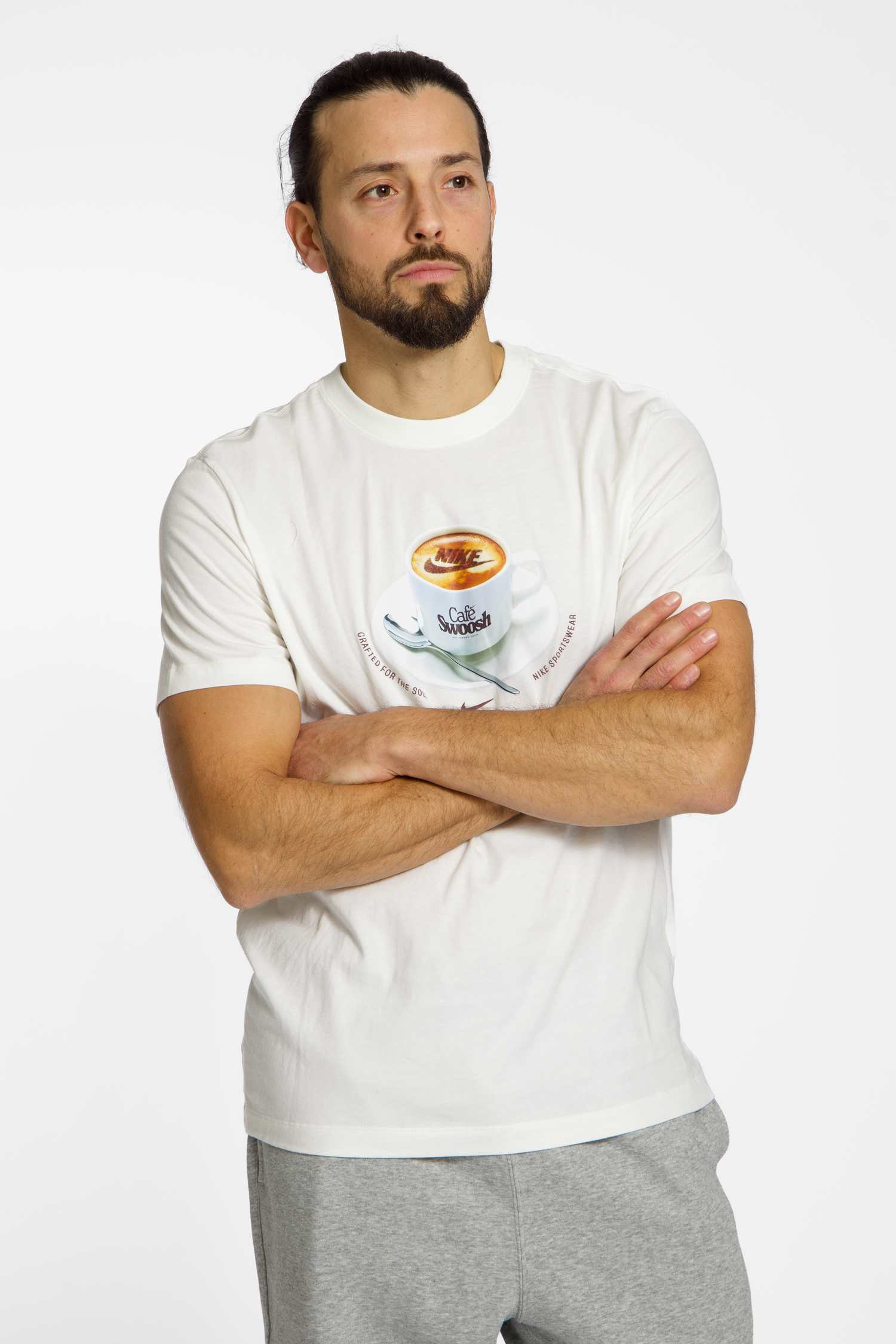 Image of Nike Cafe Swoosh Mug Herren T-Shirt Weiss, Herren, Größe: L