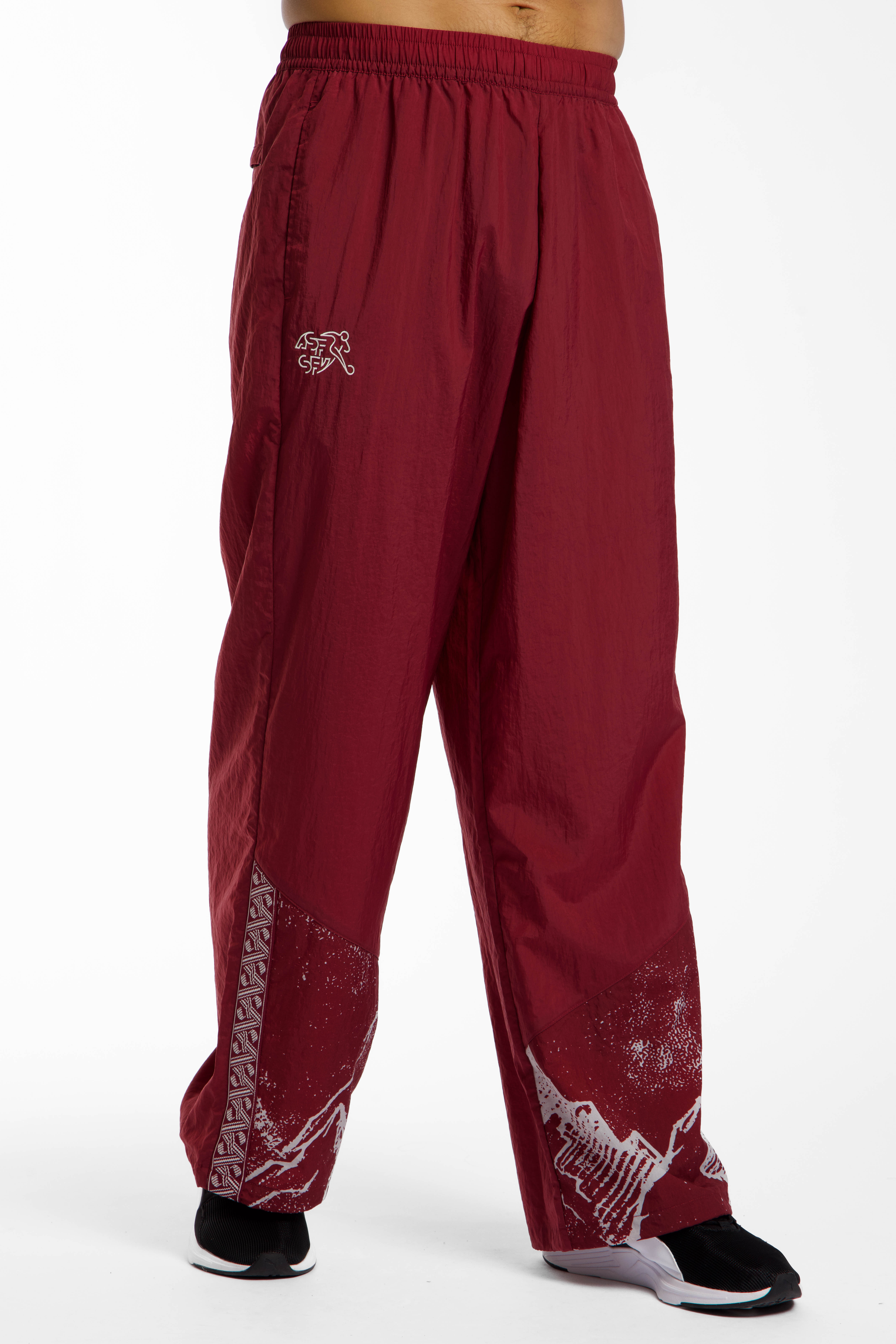 PUMA Schweiz X Salehe Bembury King Herren Trainerhose Rot, Herren, Größe: M