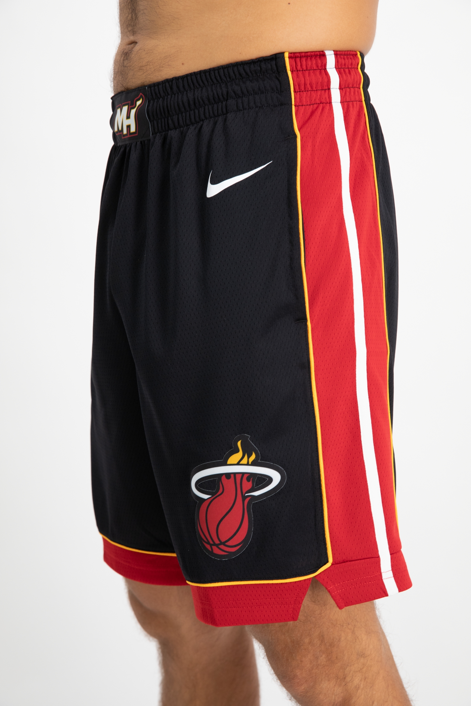 Nike Miami Heat Herren Basketballshort in schwarz kaufen