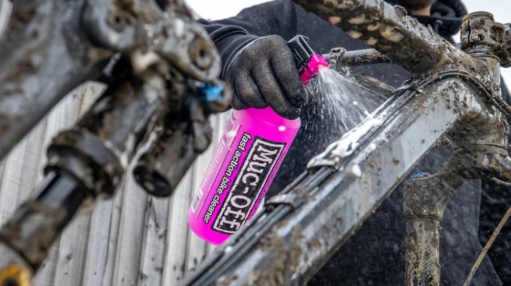 Nettoyant Vélo à Sec Muc-Off 750ml - Spray Nettoyant Et Lustrant Sans Rinçage - Pour Vélos, Motos, Voitures - Rose Spray Nettoyage Muc-off Nettoyant Vélo à Sec Muc-Off 750ml - Spray Nettoyant Et Lustrant Sans Rinçage - Pour Vélos, Motos, Voitures - Rose Spray Nettoyage Muc-off