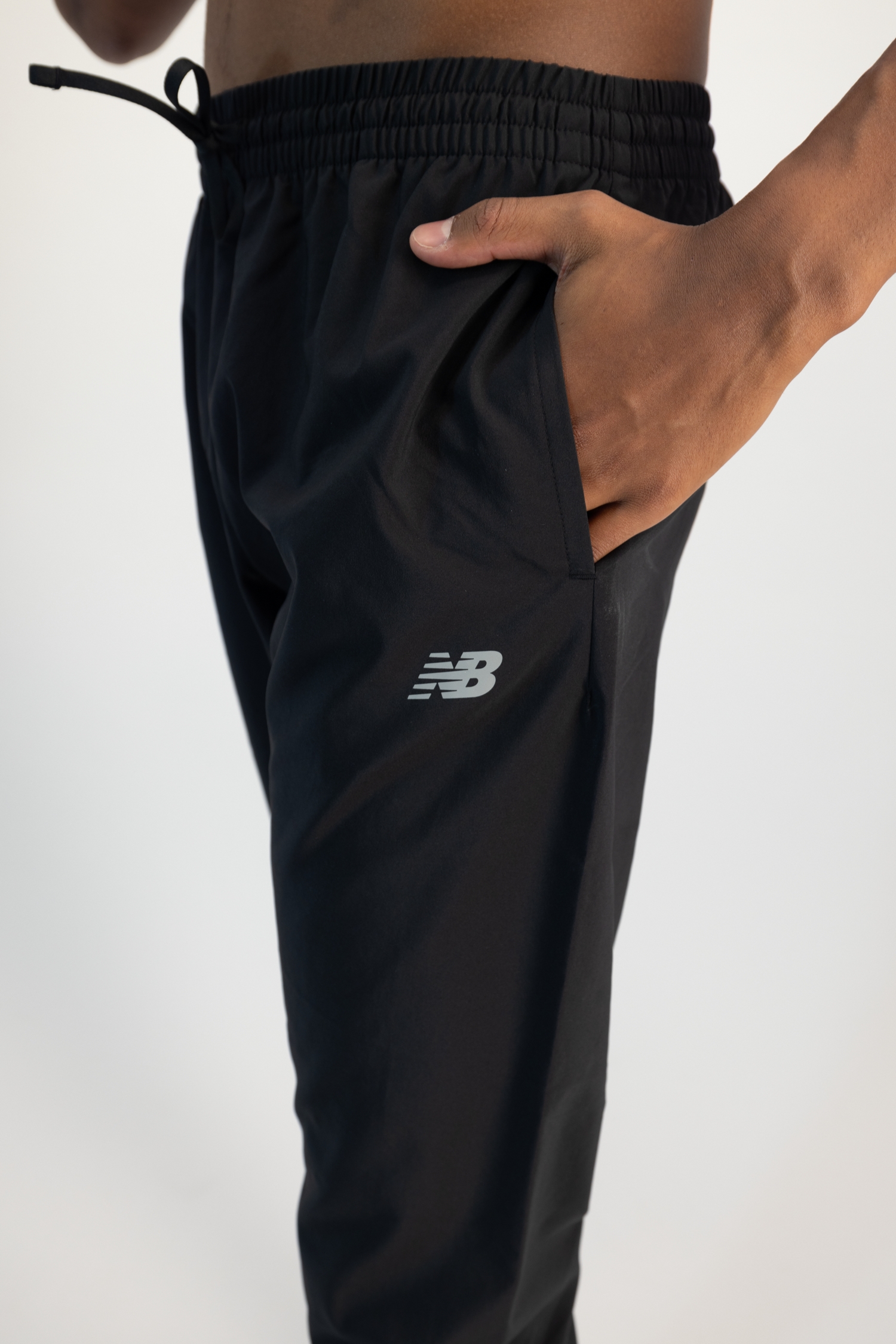 New Balance Active Woven Jogger Herren Laufhose in schwarz kaufen