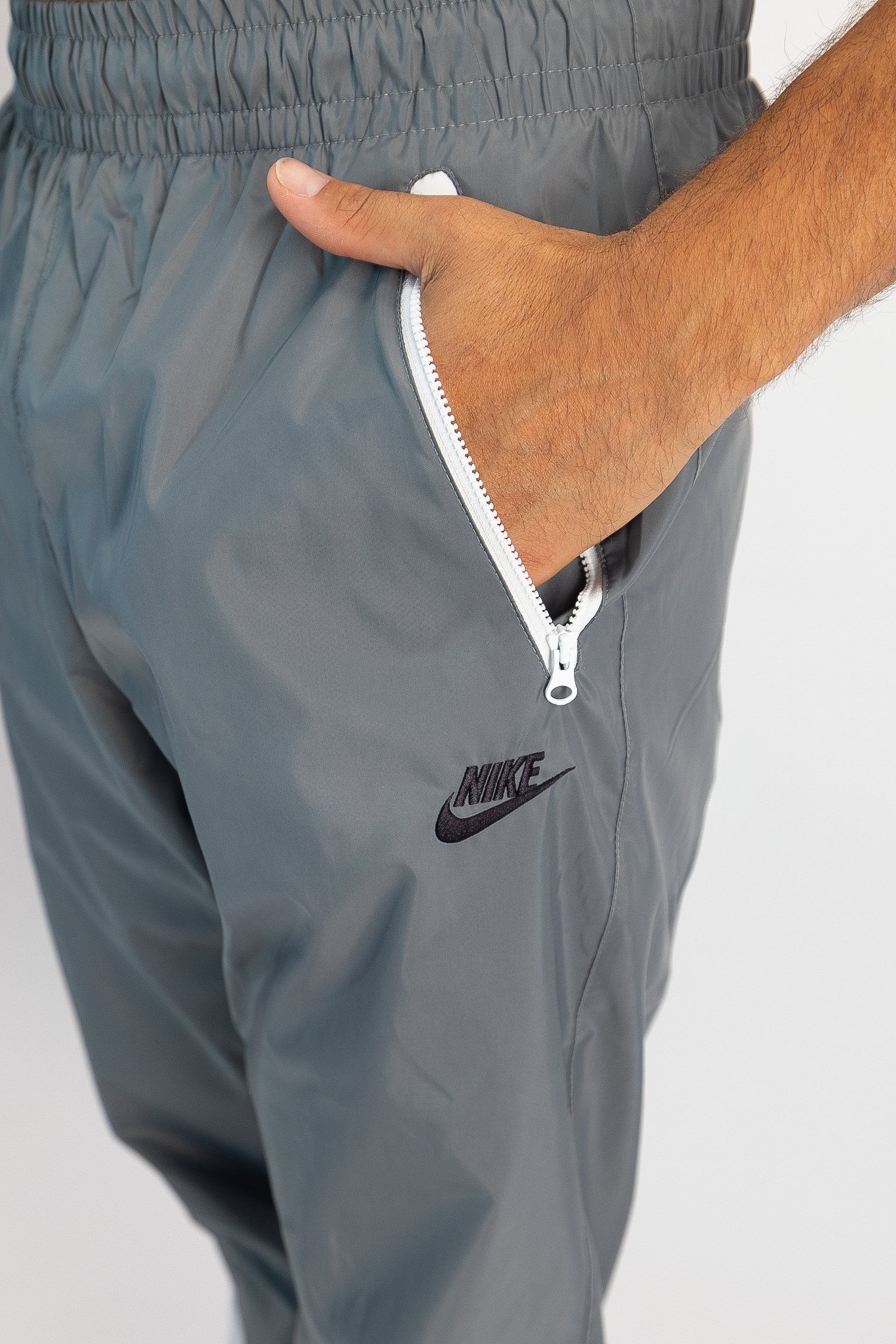 Nike Sportswear Windrunner Herren Trainerhose in grau kaufen