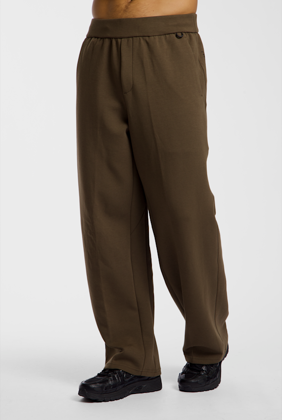 Nike 24.7 ImpossibilySoft Herren Trainerhose Braun 53536 1