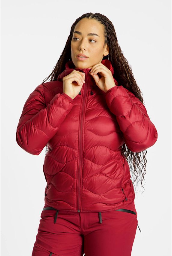 PEAK PERFORMANCE Helium Down Hood Damen Daunenjacke Rot 45733 1