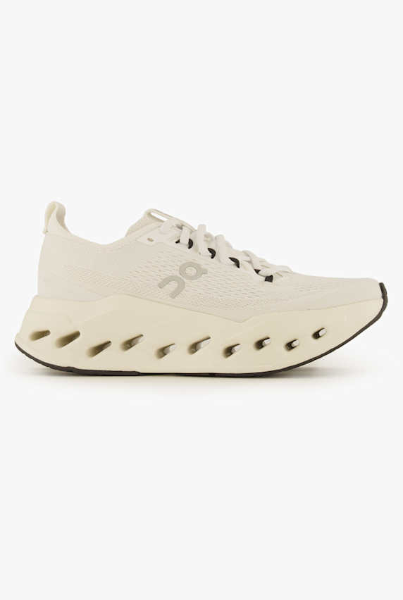 ON Cloudsurfer Max Damen Laufschuh Weiss 46594 1