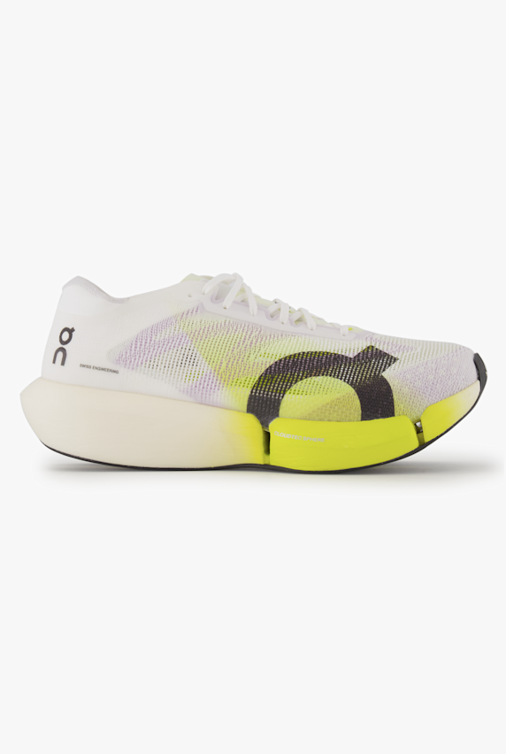 ON Cloudboom Strike 2 chaussures de course femmes Blanc 52646 1