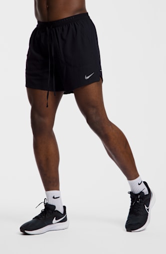 Nike Stride Aero-FIT Herren Short Schwarz