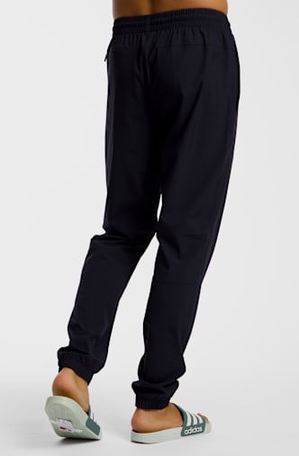 Under Armour UA Tech™ Utility Woven Herren Trainingshose Schwarz
