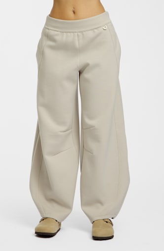 Nike 24.7 ImpossiblySoft Damen Trainerhose Beige