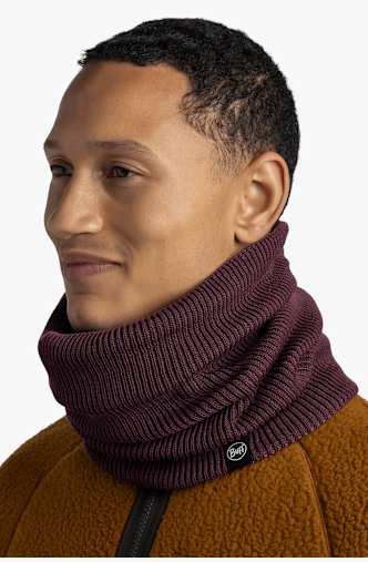 Buff Strick + Polar Neckwarmer Rot