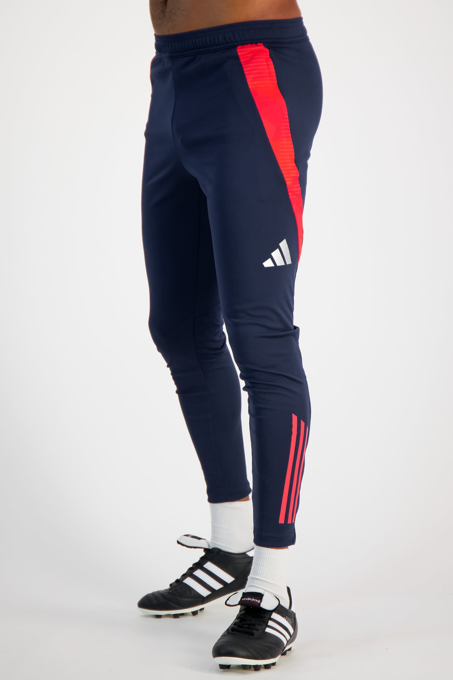 Manchester United Tiro 24 Herren Trainerhose