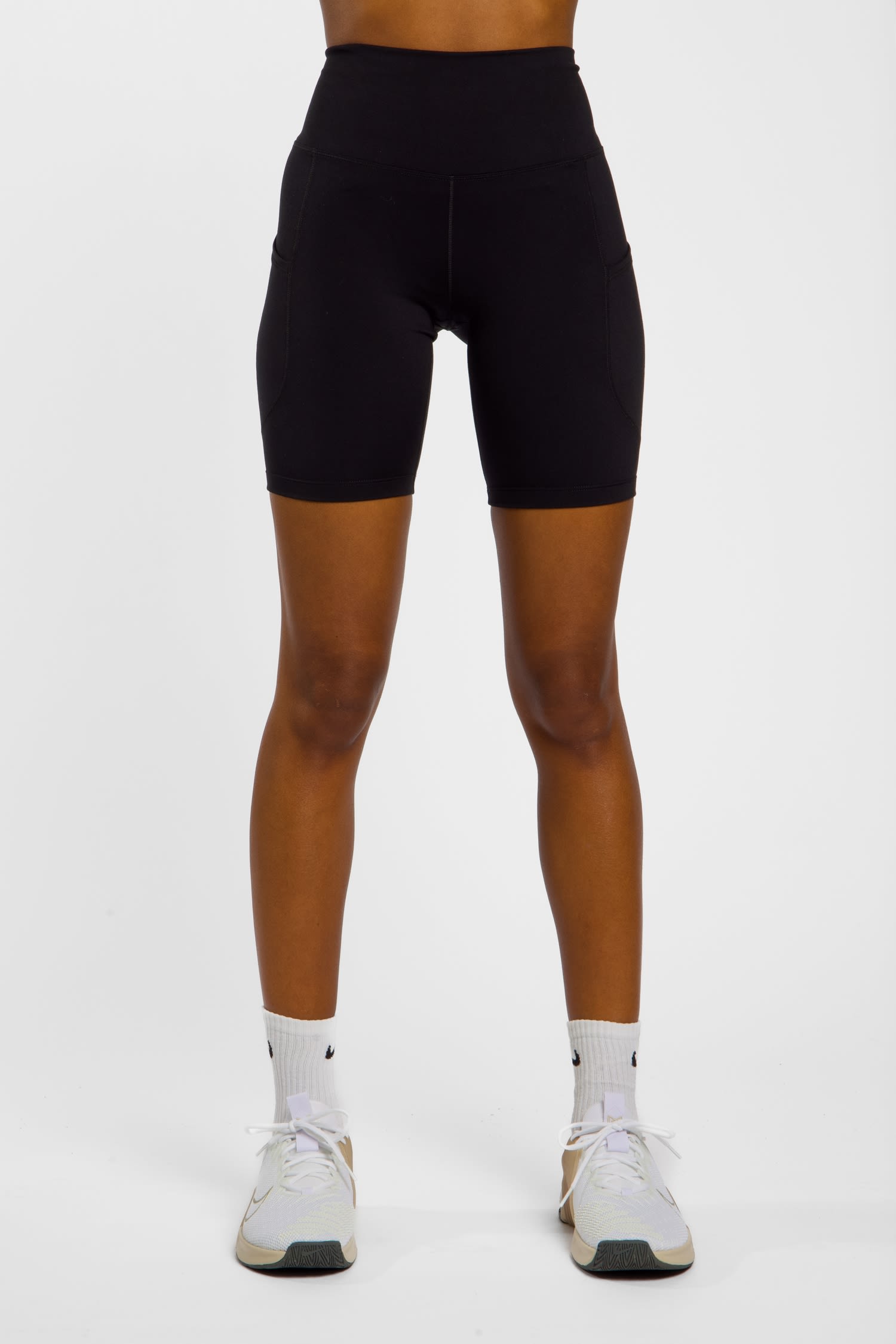 One 8 Inch Damen Short