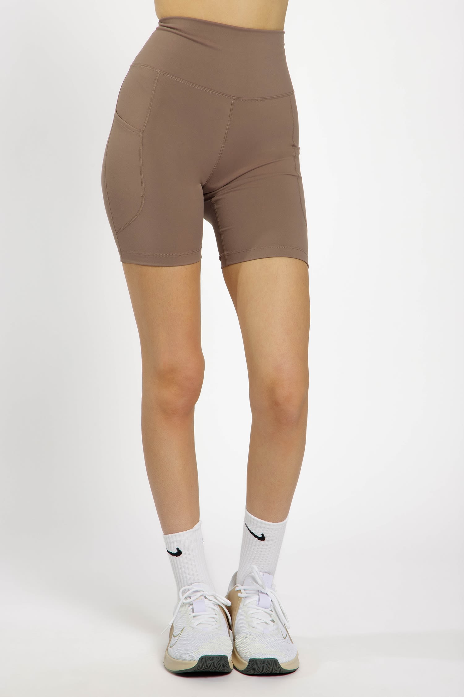 One 8 Inch Damen Short