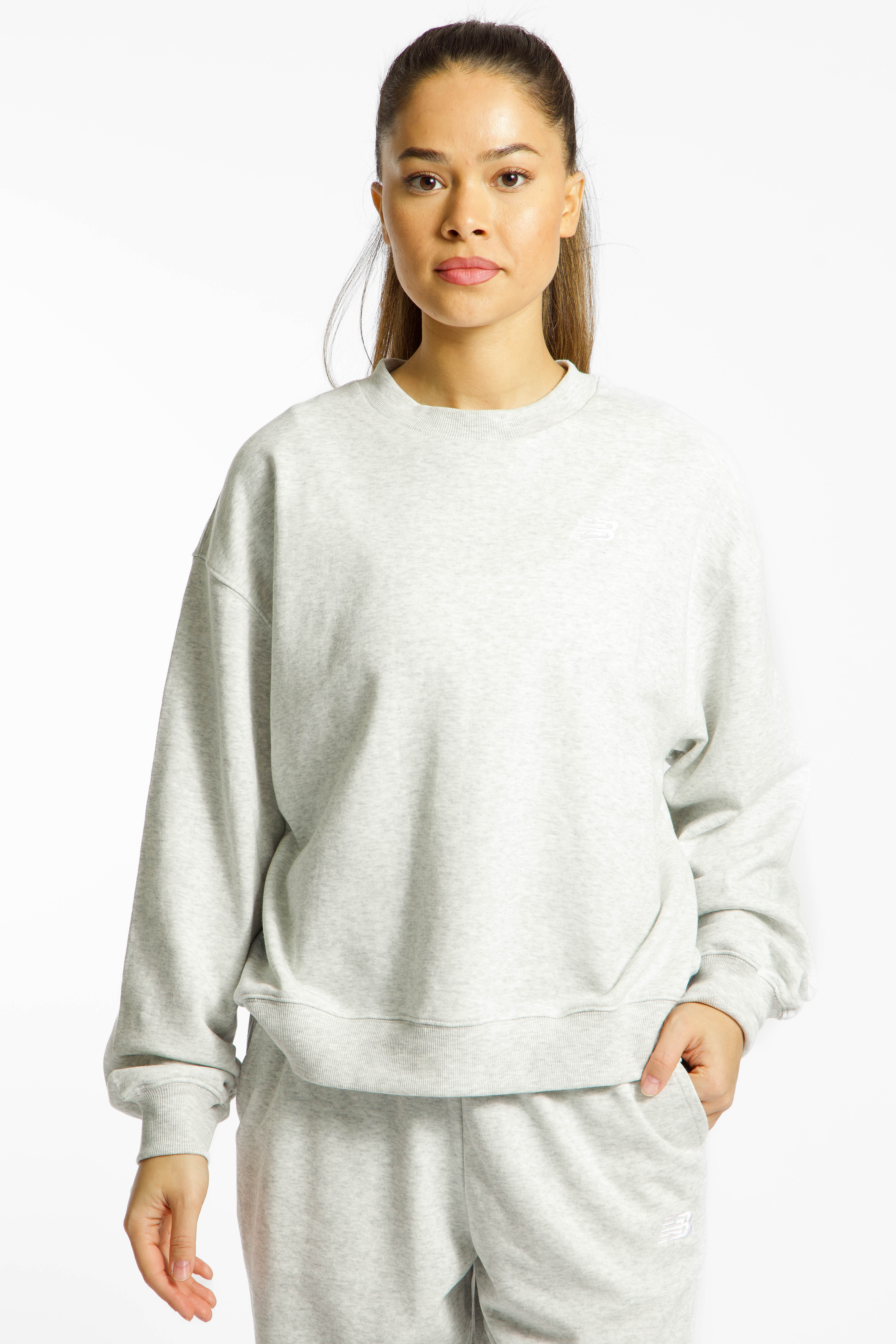 Sport Essentials French Terry Small Logo Damen Pullover