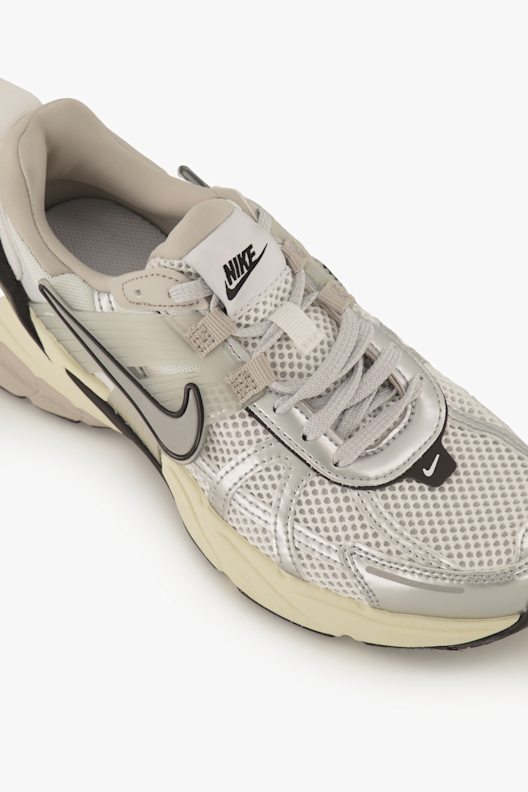 Nike V2K Run Damen Sneaker in weiß kaufen | ochsnersport.ch